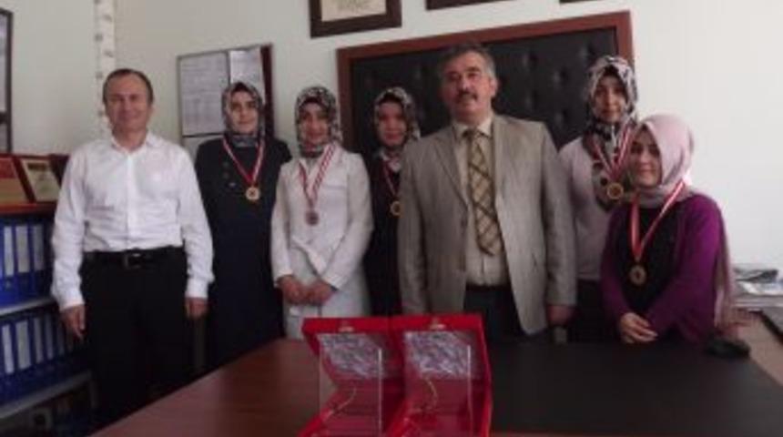 &Ccedil;orlu İHL &Ouml;ğrencileri, Arap&ccedil;a Yarışması'nda T&uuml;rkiye&rsquo;yi Temsil Etmek Istiyor
