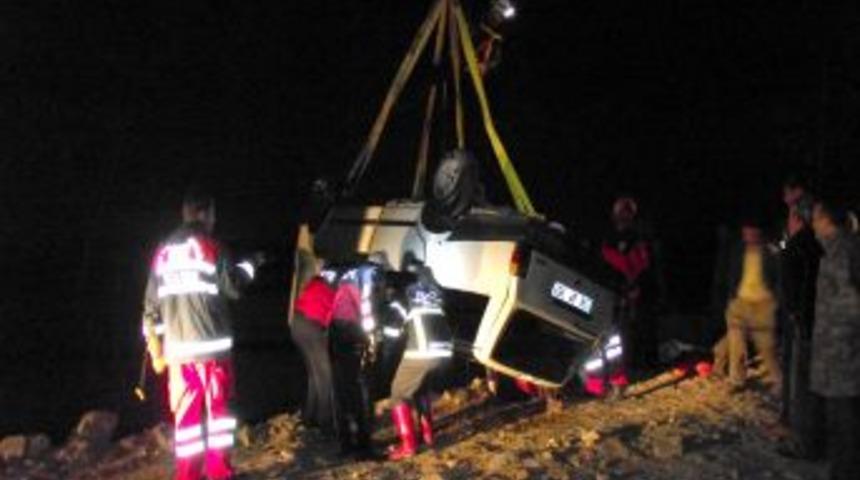 Dereye U&ccedil;an Otomobildeki 2 Kişi &Ouml;ld&uuml;, Bir Kişi Kayıp