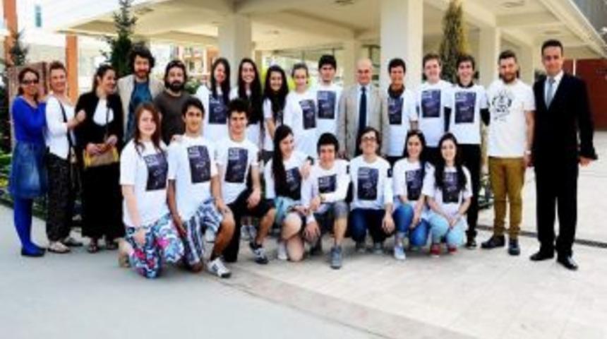 Gen&ccedil; Tiyatrocular 4. Ayvalık Tiyatro Festivali&rsquo;ne Katılıyor