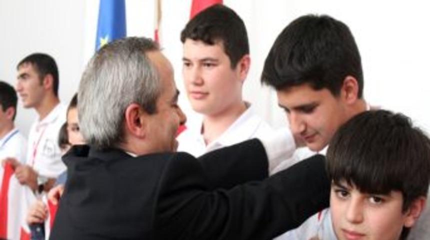 Ufuk Lisesi, Proje Matematik Yarışması'nda D&uuml;nya Ikincisi Oldu