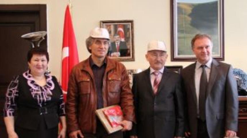 Kazakistanlı Akademisyenler Ar&uuml;&rsquo;deki Bilimsel &Ccedil;alışmalarını Başarıyla Tamamladı