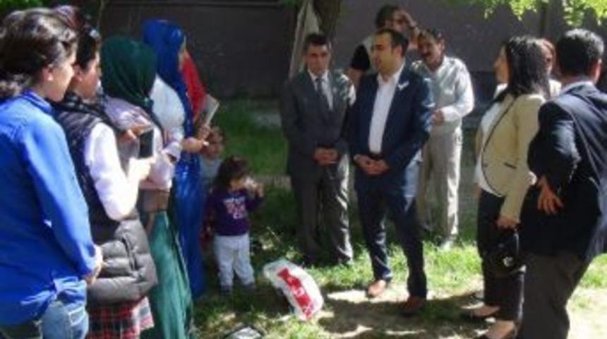 Ak Parti&rsquo;li İ&ccedil;ten '&ccedil;&ouml;z&uuml;m S&uuml;recini Destekliyorum' Kampanyasını Anlatmaya Devam Ediyor