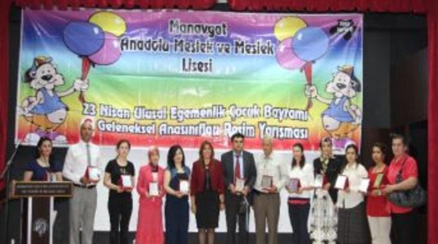 Resim Yarışmasında Dereceye Girenler &Ouml;d&uuml;llendirildi