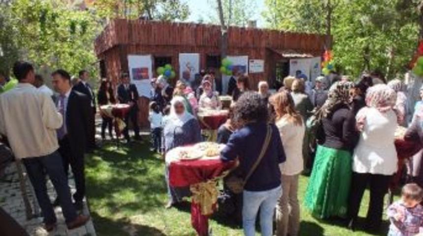 Eşitlik Merkezi &Ccedil;ay Partisiyle &Ccedil;alışmalarını Tanıttı