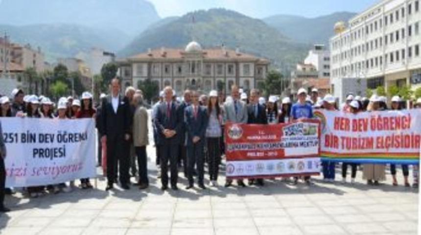 Vali Daş&ouml;z, Dev &Ouml;ğrencileri &Ccedil;anakkale&rsquo;ye Uğurladı