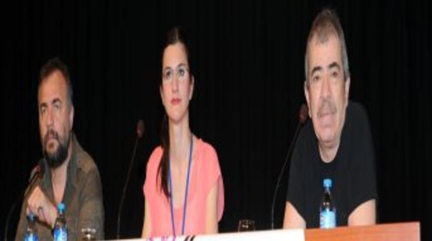 Sel&ccedil;uk Y&ouml;ntem: Batıda Devlet Tiyatrosunda Insanlar &Ccedil;alıştığı S&uuml;rece Para Alır