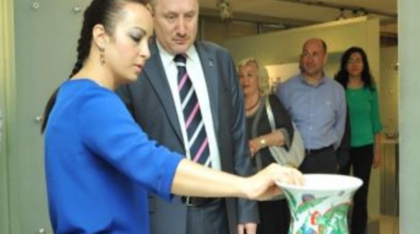 Vali Ko&ccedil;demir &lsquo;iznik B&uuml;y&uuml;s&uuml;&rsquo; Sergisini Gezdi