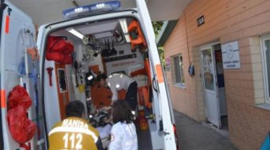 Kula'da Motosiklet &Ccedil;ocuğa &Ccedil;arptı Ka&ccedil;tı