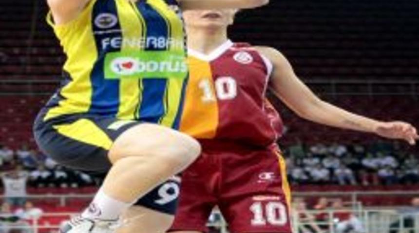 Galatasaray&rsquo;ı 70 - 71 Yenen Fenerbah&ccedil;e Seride 2 - 1 &Ouml;ne Ge&ccedil;ti