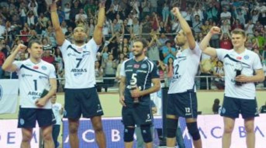 Arkas Spor Şampiyonluk Kupasını Aldı