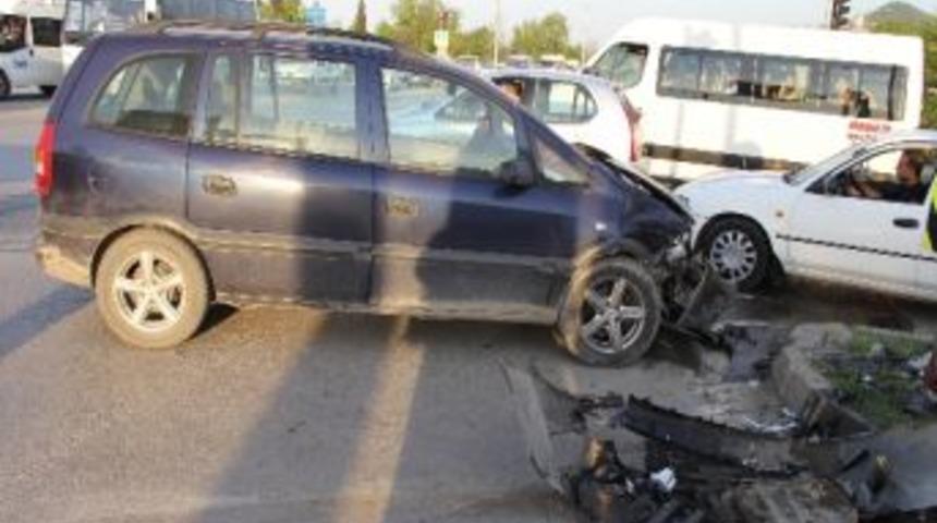 Samsun'da Trafik Kazası: 3 Yaralı