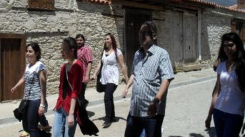 Kula Myo &Ouml;ğrencileri Yollarda