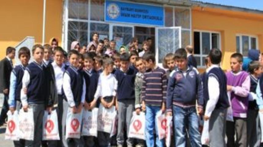 Bayburt &Uuml;niversitesi İlahiyat Fak&uuml;ltesi &Ouml;ğrencilerinden Demir&ouml;z&uuml; İmam Hatip Ortaokulu&rsquo;na Ziyaret