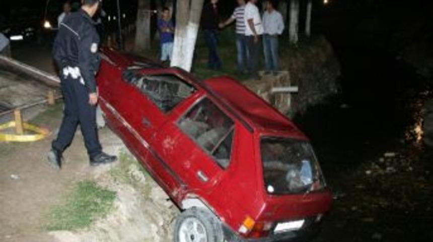 Otomobil Dereye U&ccedil;tu: 2 Yaralı