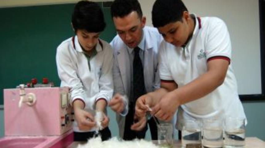 &Ouml;rdeğin Kaşınmasından Ilham Aldılar, T&uuml;y&uuml;nden Su Ge&ccedil;irmez Sunta Yaptılar