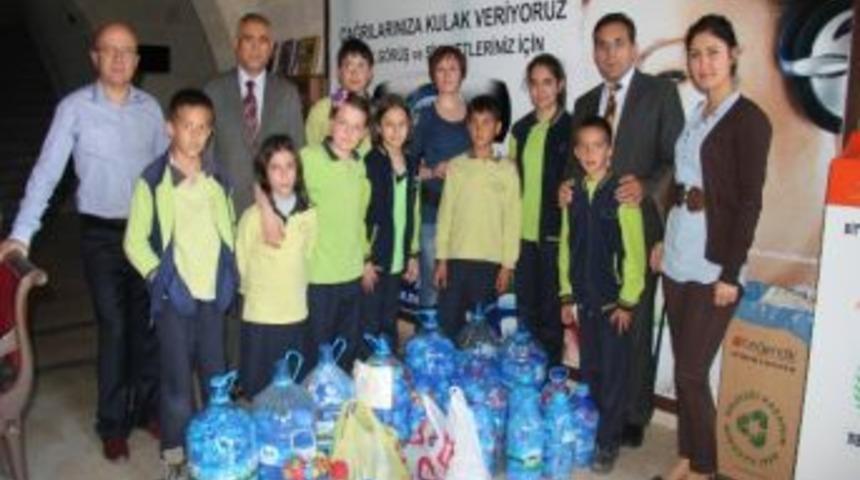 Cumhuriyet İlkokulu Ve Ortaokulu &Ouml;ğrencilerinden Engellilere Mavi Kapak Desteği