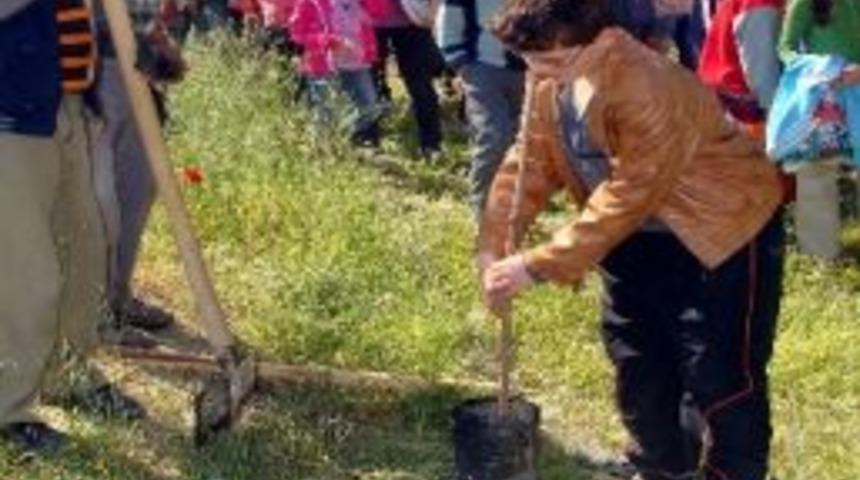 Ad&uuml;&rsquo;den &ldquo;doğayı Seviyorum, Sağlıklı B&uuml;y&uuml;yorum&rdquo; Projesine Destek