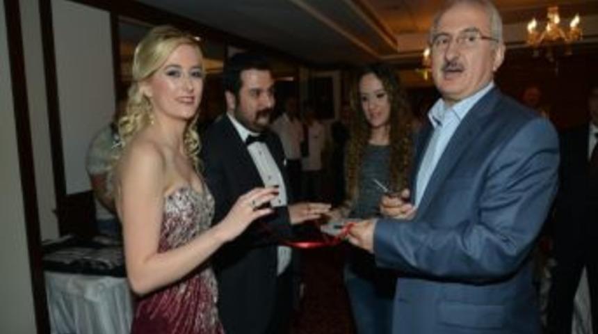 Aldırmaz Kız İstedi, Vali Y&uuml;z&uuml;k Taktı