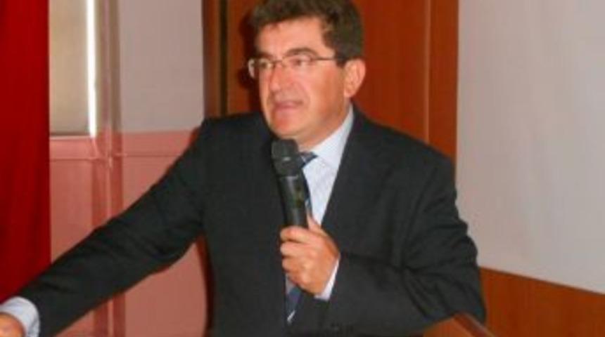 &Ccedil;evre M&uuml;hendisi Prof. Dr. Bayram &Ouml;ğrencilerle Buluştu