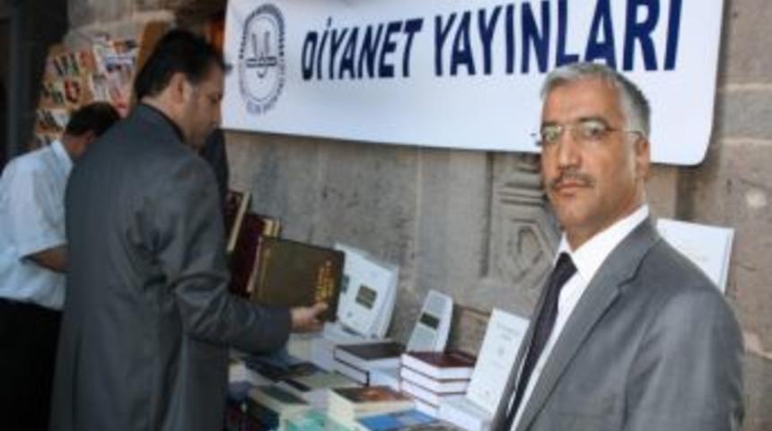 Hunat Medresesi&rsquo;nde Kitap Fuarı A&ccedil;ıldı