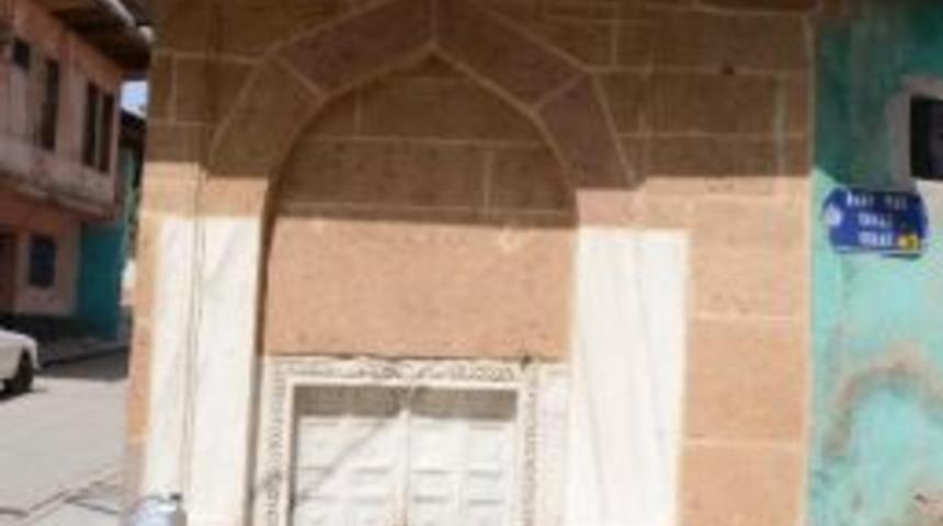Uşak Belediyesi Kent Merkezindeki 10 Adet Tarihi &Ccedil;eşmeyi Restore Etti