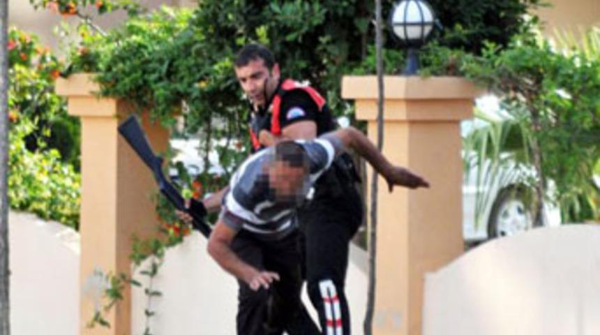 Sokak ortasında t&uuml;fekli dehşet!