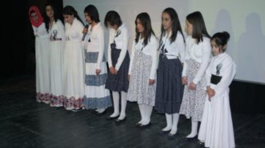 &Ccedil;ocuk Evleri Ve Yetiştirme Yurdu &Ouml;ğrencileri Parmak Isırttı
