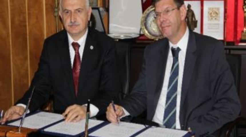 A&uuml; İle Almanya'daki Fom &Uuml;niversitesi Arasında Protokol Anlaşması