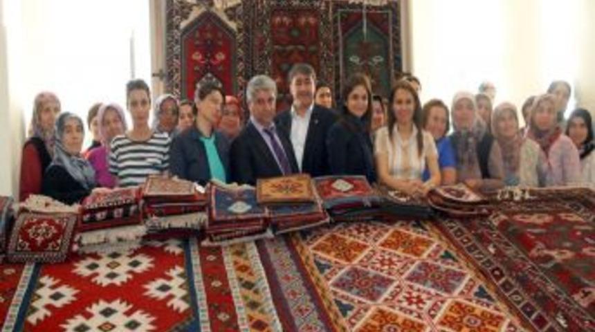 Milletvekili En&ccedil;: Halı Dokumacılığını Meslek Haline Getirmek Istiyoruz