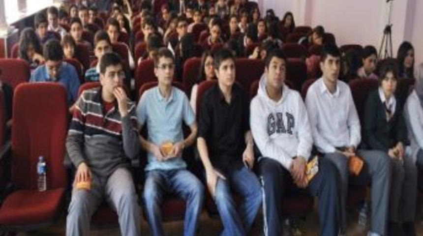&Ouml;ğrencilere, &ldquo;10 Şahsiyet, 10 Değer&rdquo; Anlatıldı