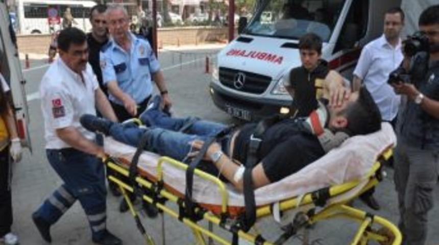Otomobil Kamyonun Altına Girdi: 4 Yaralı
