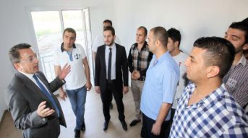 AK Parti'li Gen&ccedil;ler Kıyıkent Evleri'ni Beğendi