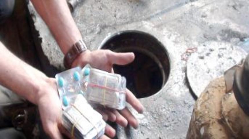 Benzin Deposundan 525 Bin Liralık Ka&ccedil;ak Hap &Ccedil;ıktı