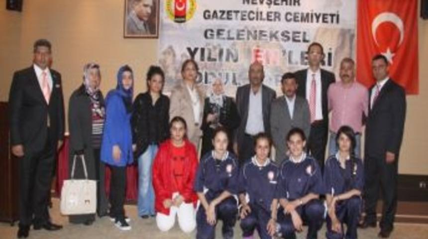 Nevşehir Gazeteciler Cemiyeti Tarafından D&uuml;zenlenen &Ouml;d&uuml;l T&ouml;reni