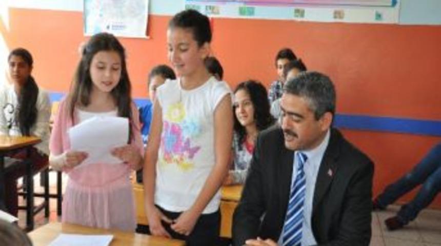 &Ouml;ğrencilerden Başkan Alıcık&rsquo;a Jest