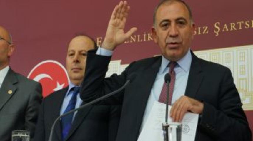 G&uuml;rsel Tekin: Sicilim Gibi S&uuml;t&uuml;m De Tertemiz