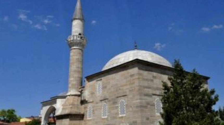 İl&ccedil;e Merkezindeki Sokollu Kasım Paşa K&uuml;lliyesi&rsquo;nin Cami Kısmı 1 Yıl Gibi Kısa Bir S&uuml;rede Ayağa Kaldırıldı
