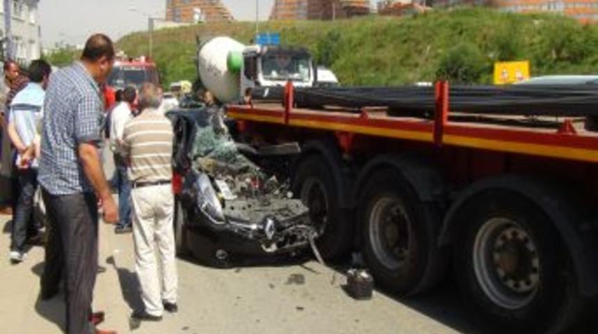 Manevra Yapan TIR'a Arkadan &Ccedil;arptılar