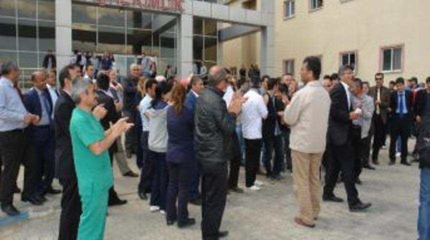 Y&uuml;ksekova&rsquo;da Hastane Y&ouml;netimi Protesto Edildi