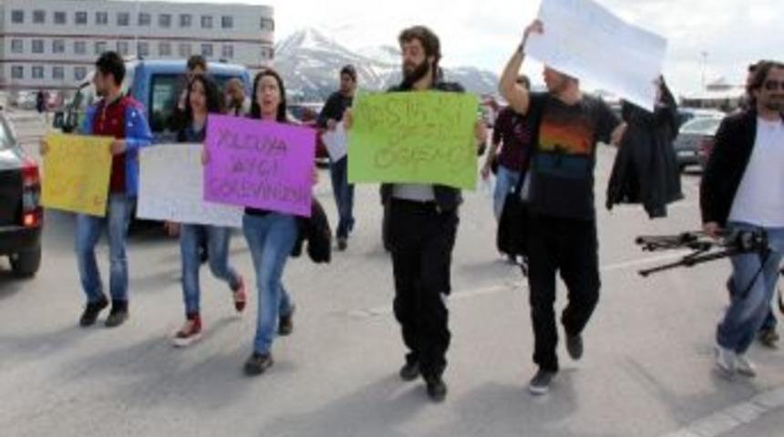 Erzurum&rsquo;da 7 Kişilik &Ouml;ğrenci Protestosu