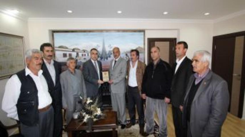 Muhtarlar, Aziziye Belediyesi’ne Teşekkür Plaketi Verdi