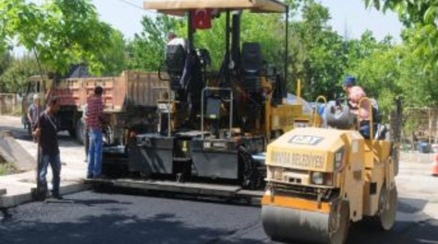 Manisa'da Asfaltlama &Ccedil;alışmaları Barbaros Mahallesi'nden Başladı