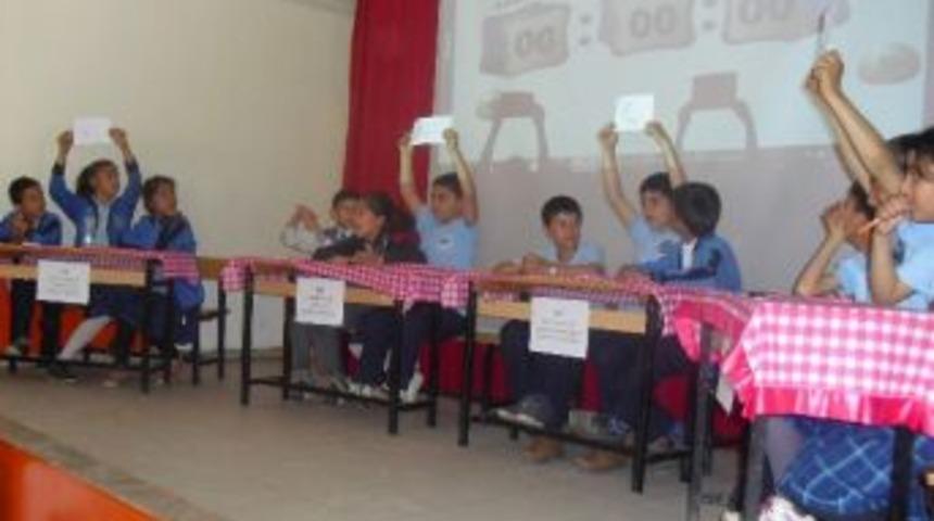 Ali &Ouml;zt&uuml;rk Ortaokulu &Ouml;ğrencileri Kıyasıya Yarıştı