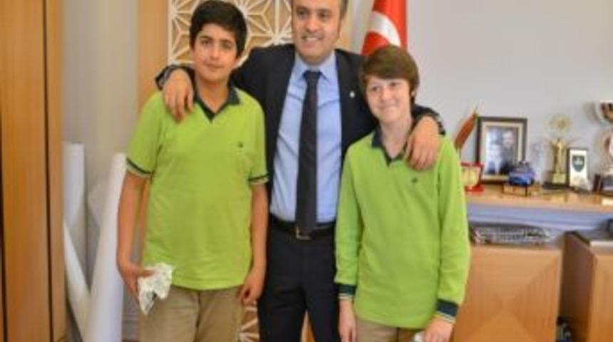 Başkan Aktaş D&uuml;nya &Uuml;&ccedil;&uuml;nc&uuml;lerini &Ouml;d&uuml;llendirdi