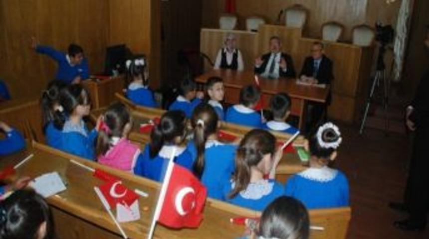 &Ouml;ğrenciler&rsquo;den Başkan G&uuml;lşen&rsquo;e Ziyaret