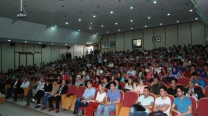 Yy&uuml;&rsquo;de &lsquo;sosyal Bilimler Ve Din&rsquo; Paneli