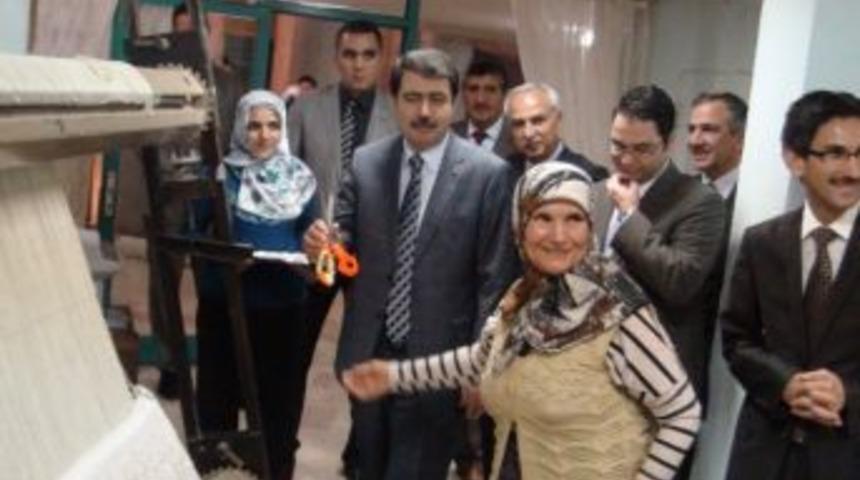 Vali Vasip Şahin Halıcılık Kursunu Ziyaret Etti