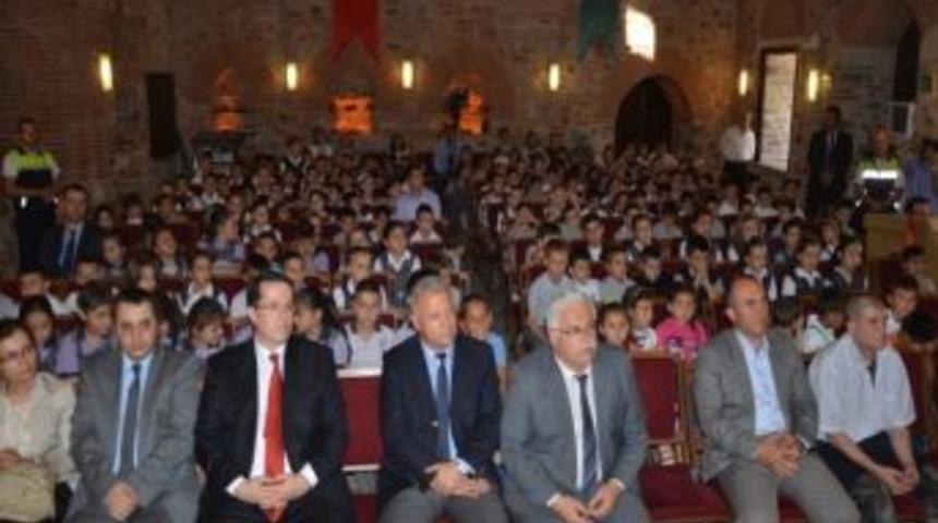 &Ccedil;evreci Kedi &Ccedil;ocuklarla Buluştu