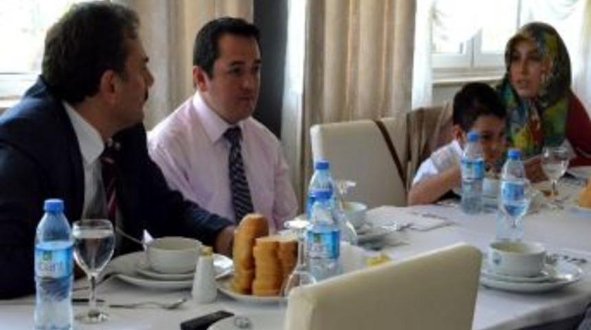 Aib&uuml; Rekt&ouml;r&uuml; Hayri Coşkun, L&ouml;semili &Ccedil;ocukları Ağırladı