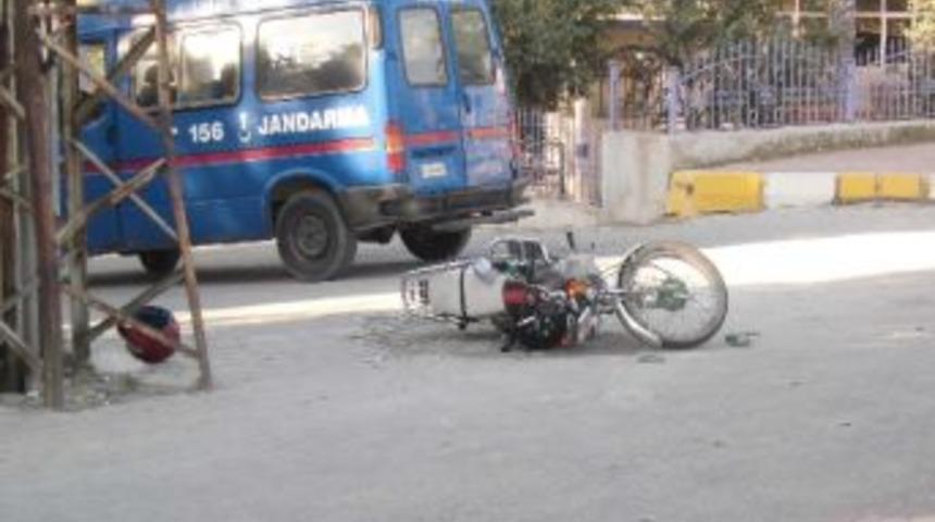 Saruhanlı&rsquo;da İki Trafik Kazası, 2 Yaralı
